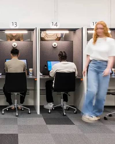 Hoeveel vragen zitten er in het theorie-examen?